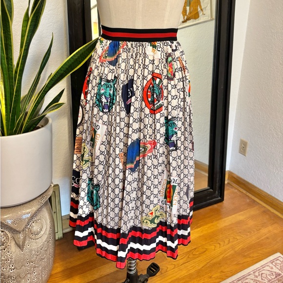 Cute skirt - Picture 3 of 9